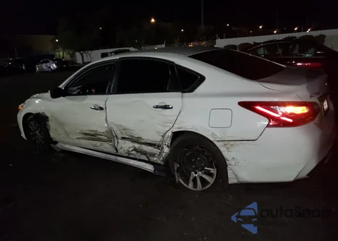 2017 Nissan Altima 2.5 z USA, uszkodzony, nr VIN 1N4AL3AP8HC281621